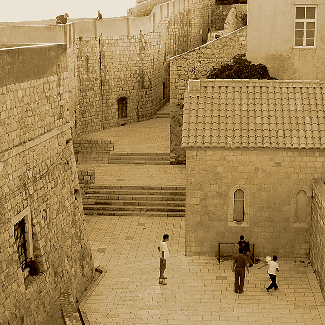 Футбол в старом городе