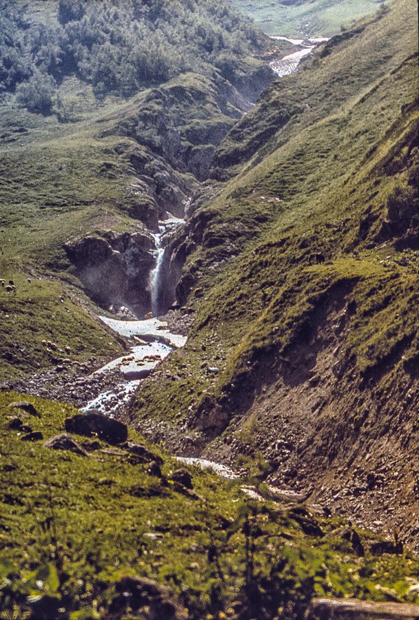 Течёт речечка...