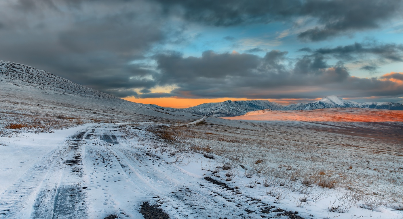 Старая дорога и первый снег