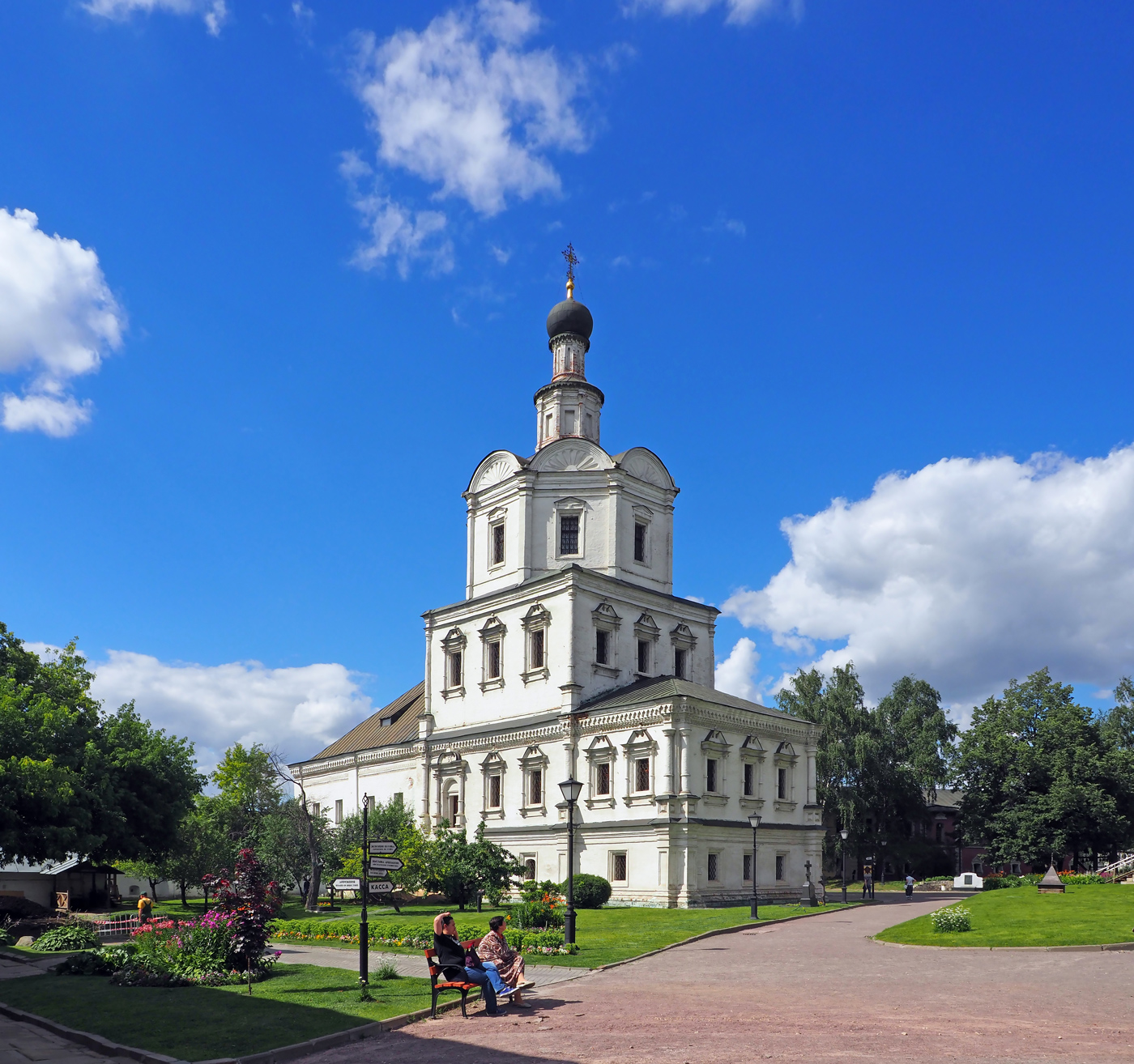 Церковь Михаила Архангела в Спасо-Андрониковом монастыре...