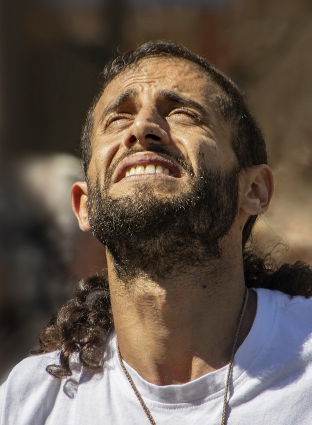 Смотрящий на Солнце