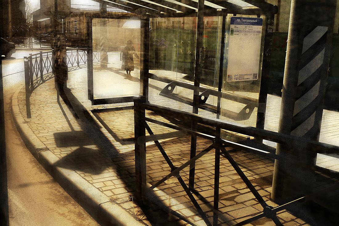 трамвай поворачивает направо