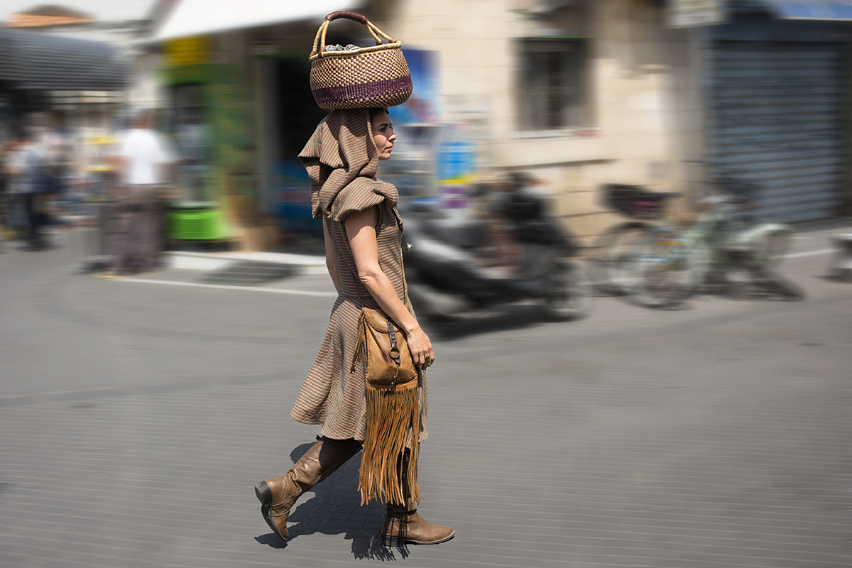 Иллюстрация летящей походки