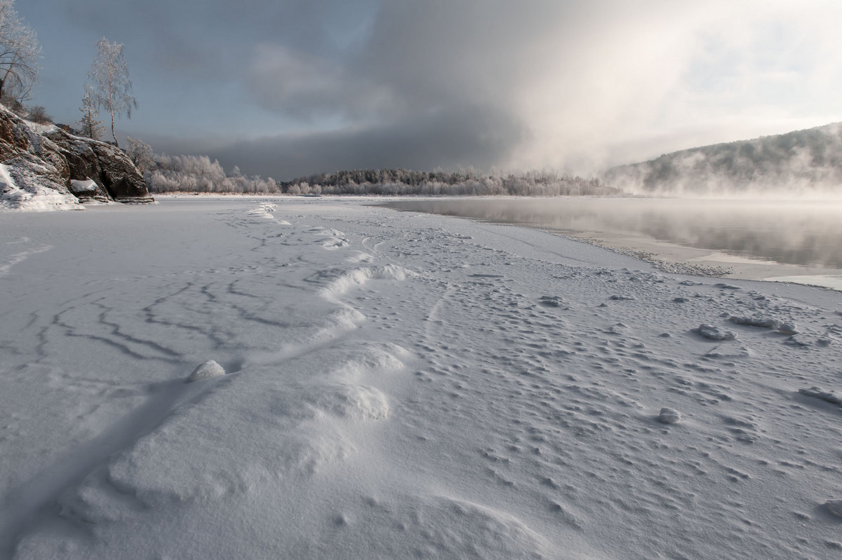 День морозный и туманный...