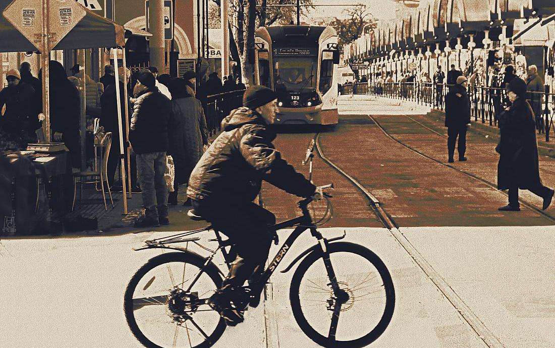 по светлой улице