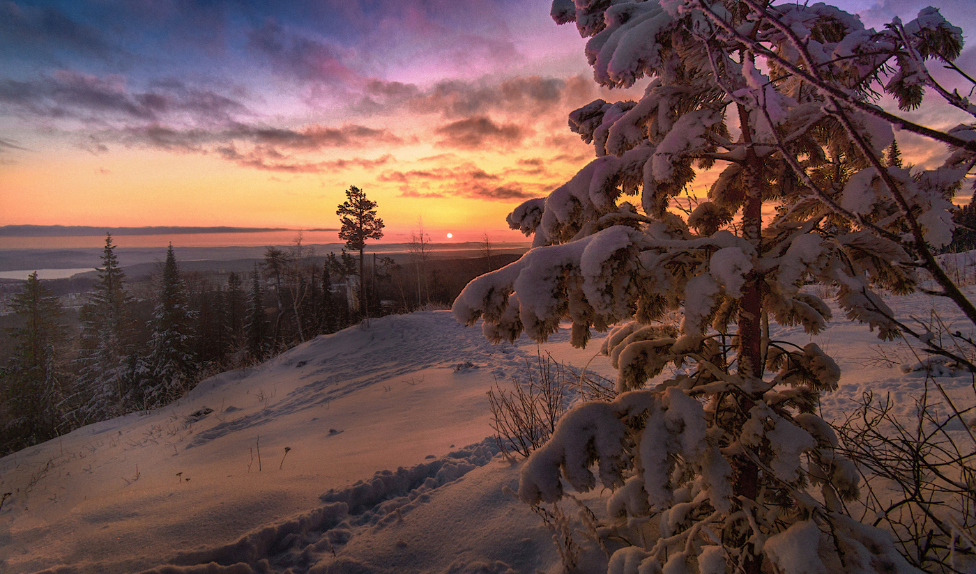 Рассвет взошёл багряный