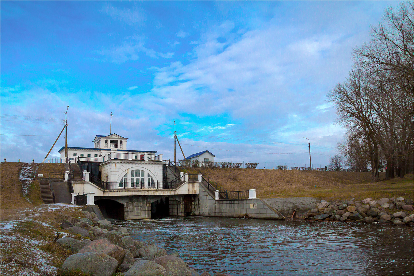 Пейзваж с дамбой