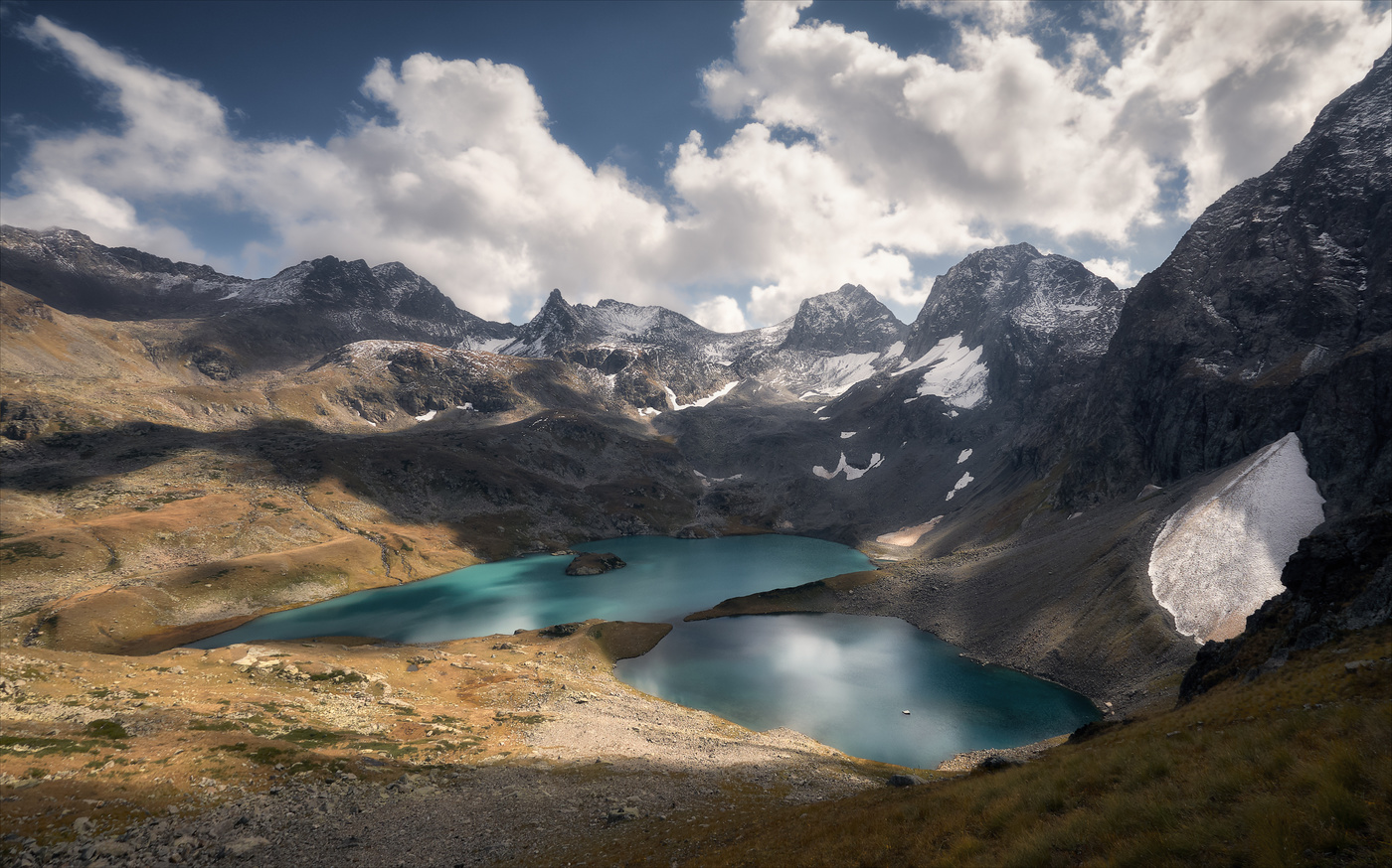 В безмолвии осенних гор.