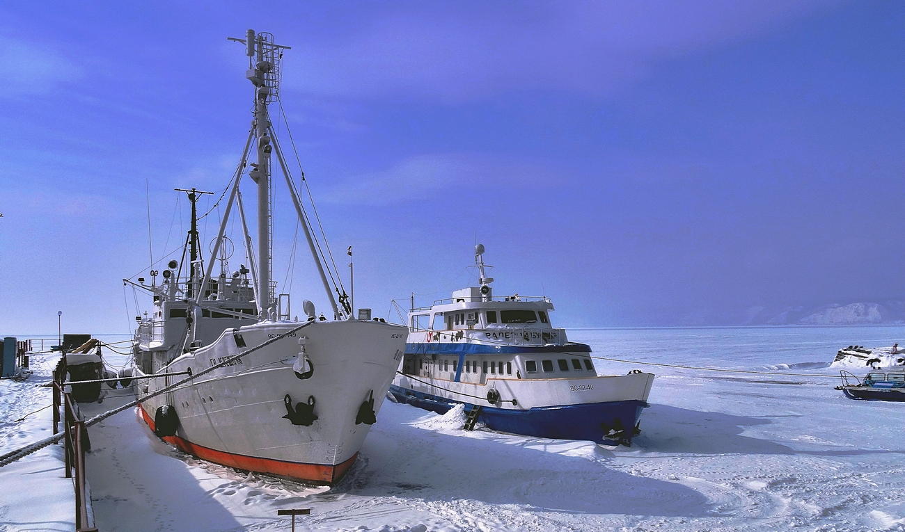 В ожидании освобождения от ледового плена Байкала