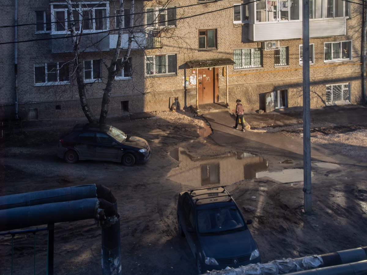 Суздаль, март, двор.