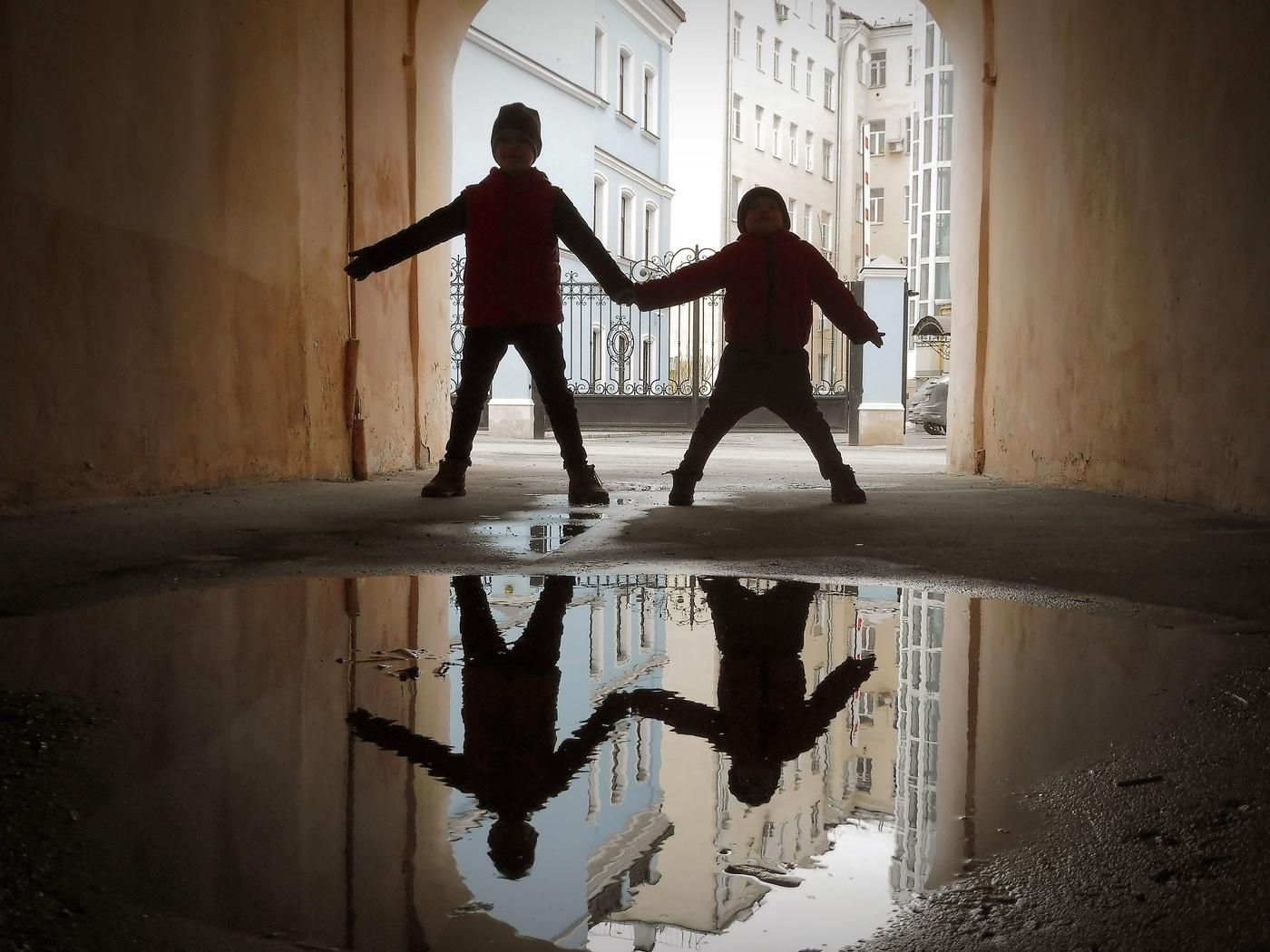 "грабители!"