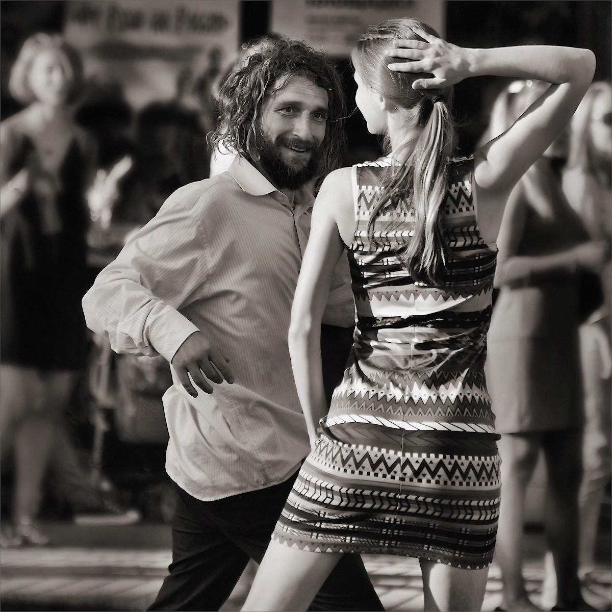 Танцы на бульваре. Самба.