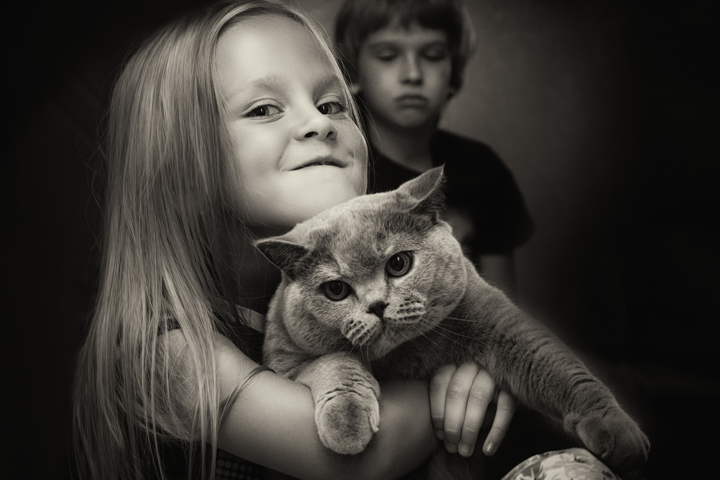 -Полное сосредоточение.., притвориться мягкой и послушной.., иначе она меня никогда не выпустит...))