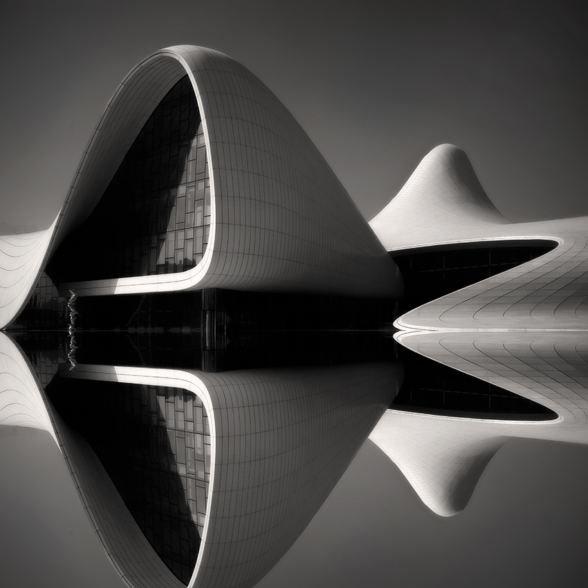 Гармония линий и смысла привела к ФМ "Гармония линий и форм, формат квадрат, ЧБ.