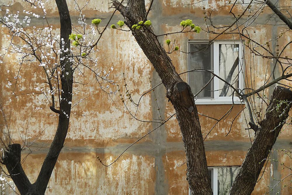 завтра апрель