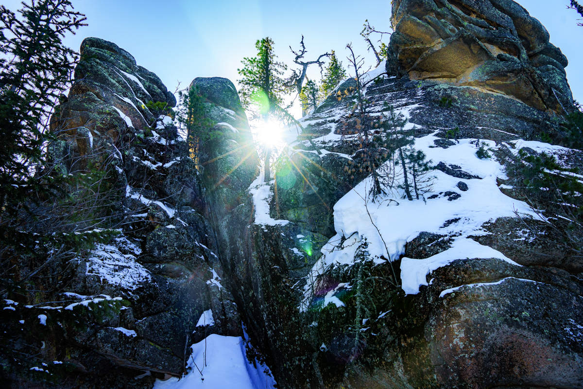 Солнце в скале