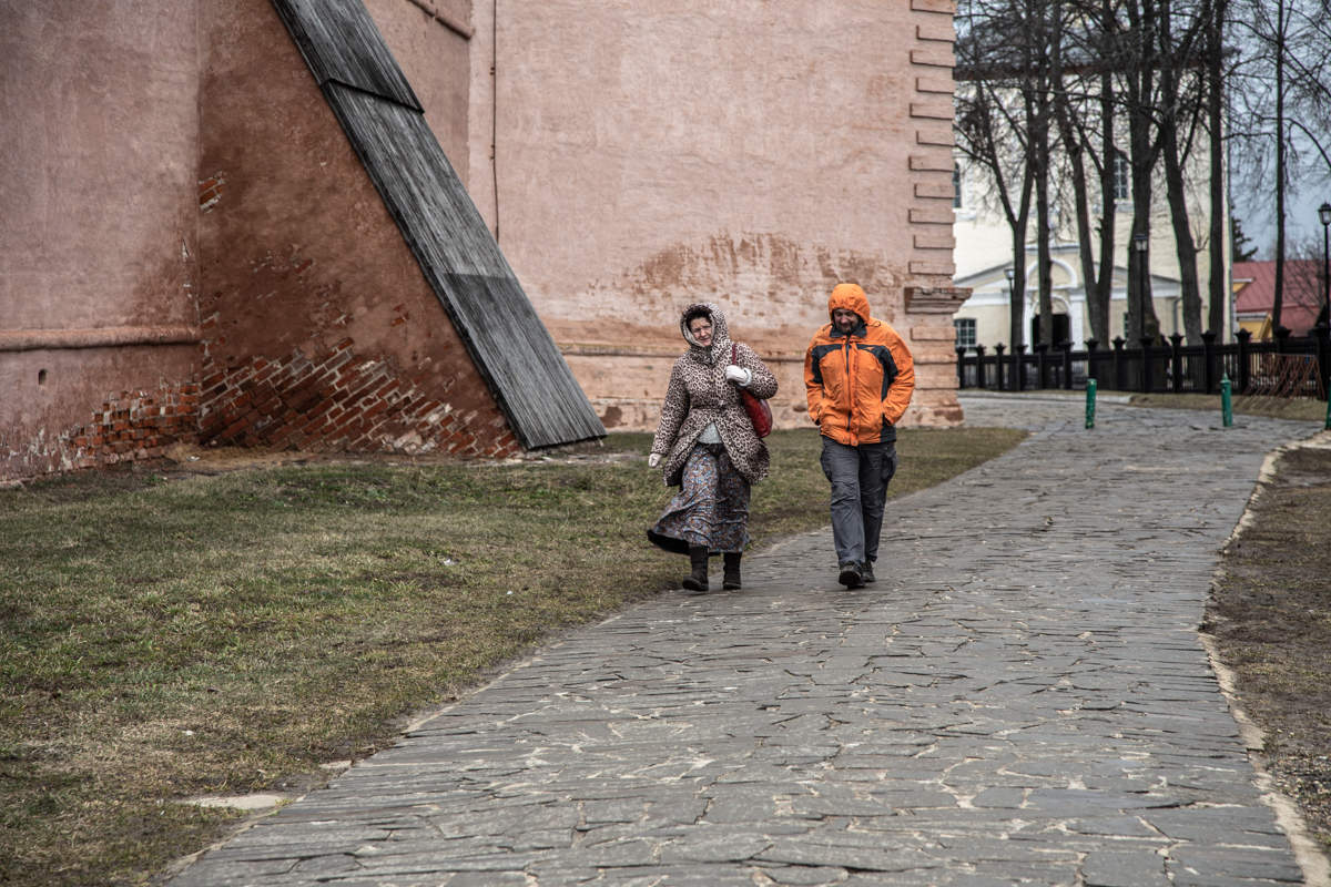 Суздаль. Март. Вдоль стен.