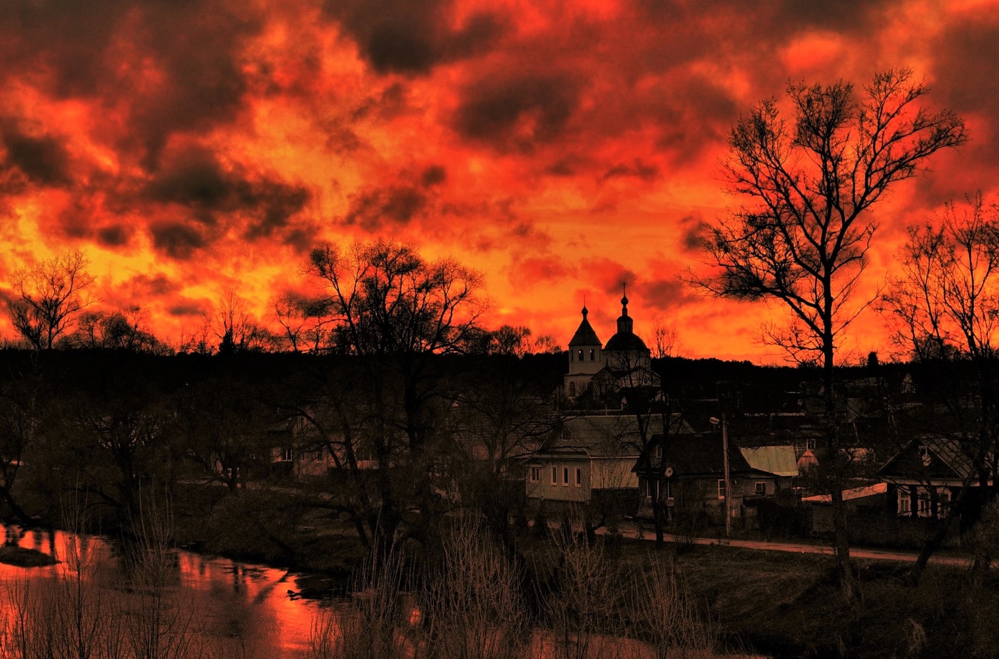 "А вечерами в небесах горели алые одежды..."