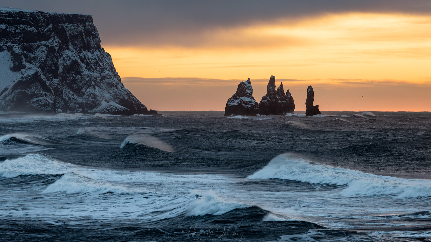 Скалы Reynisdrangar