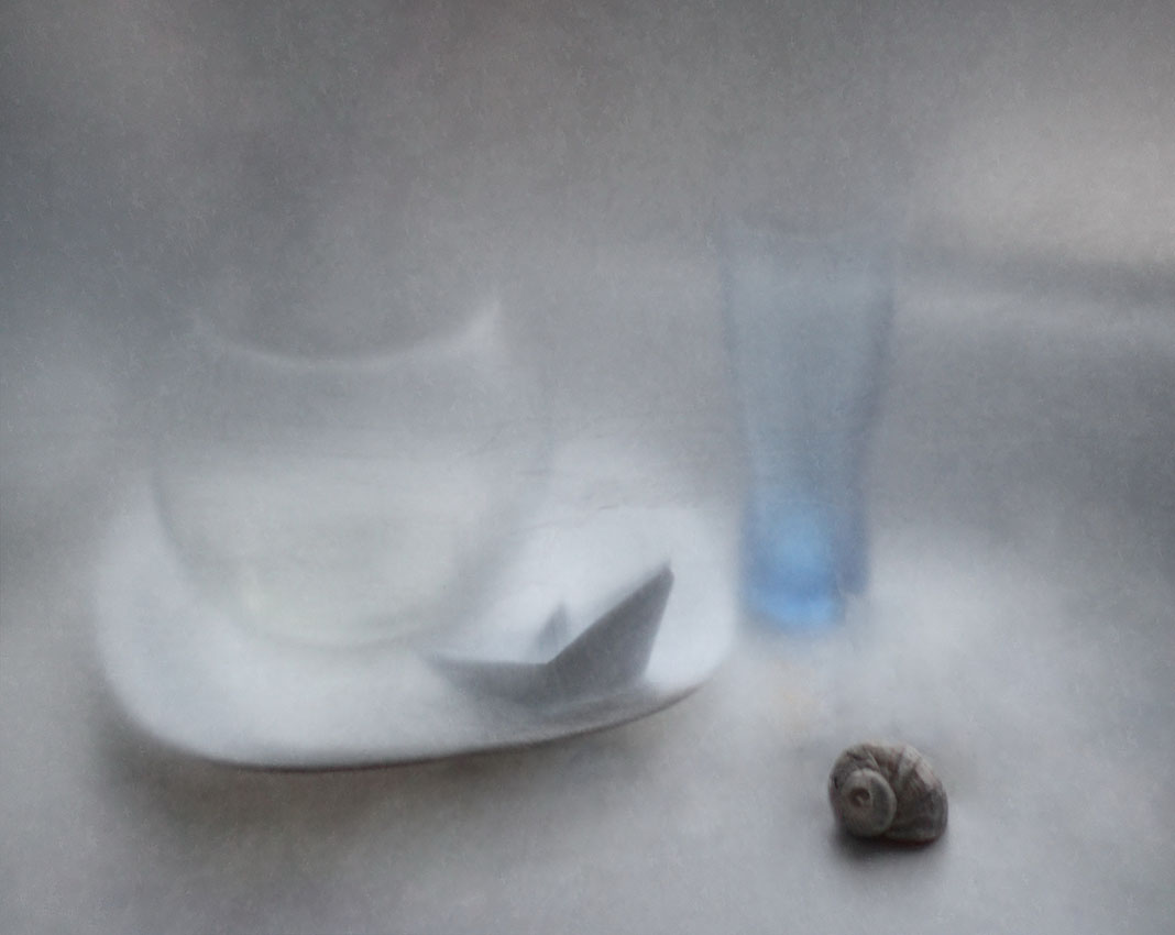 С ракушкой...