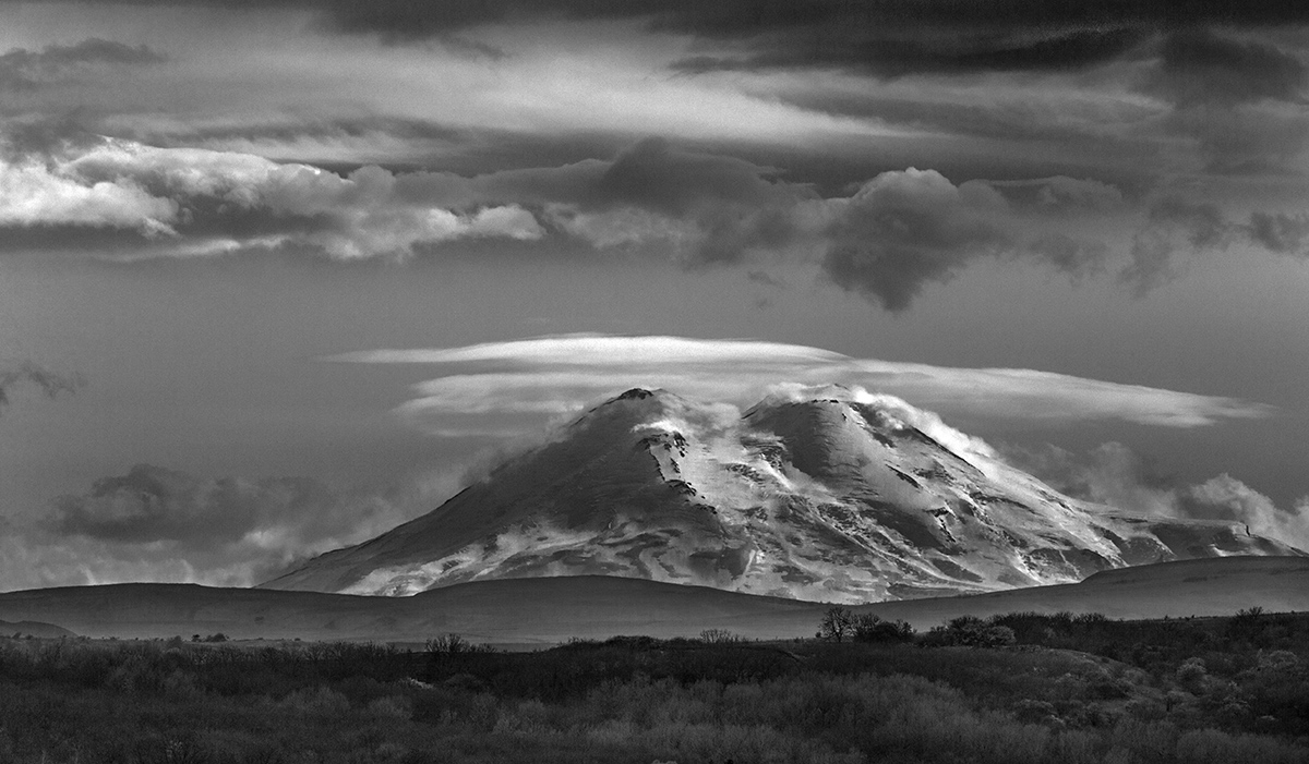 На Кавказе тучи ходят хмуро...