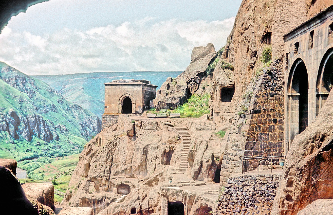 Пещерный город.