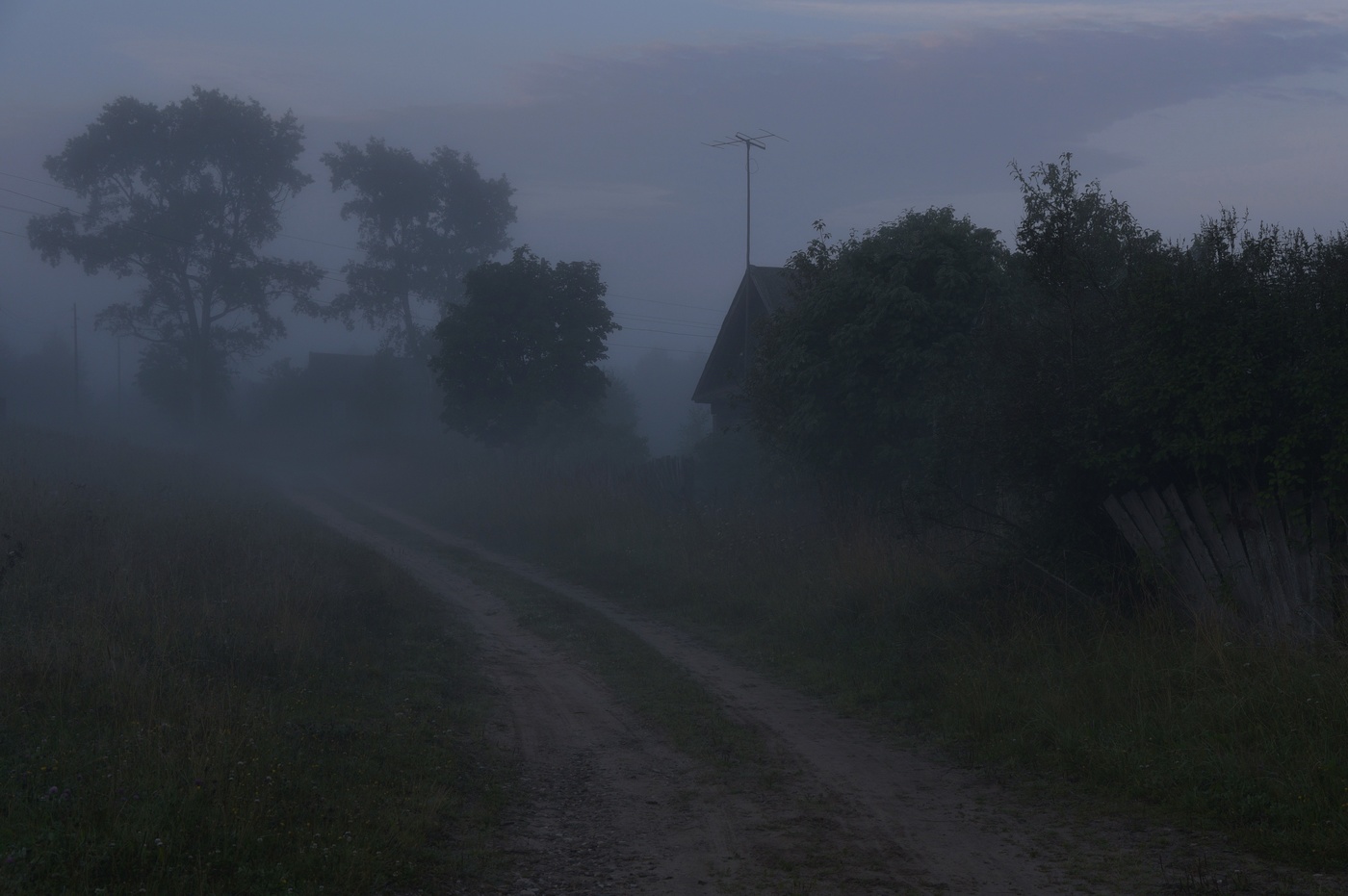 "За окнами сумрак ранний ..."