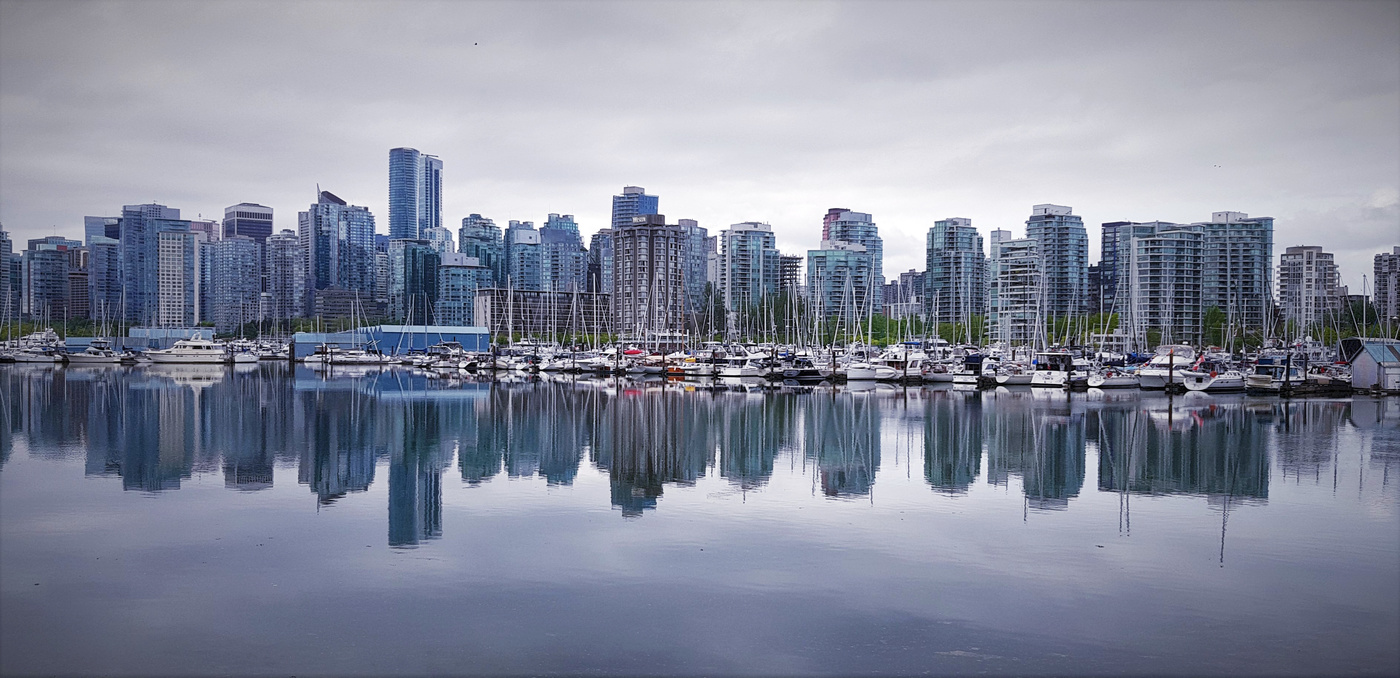 Отражение большого города