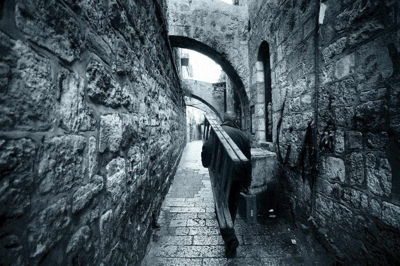 человек с лестницей