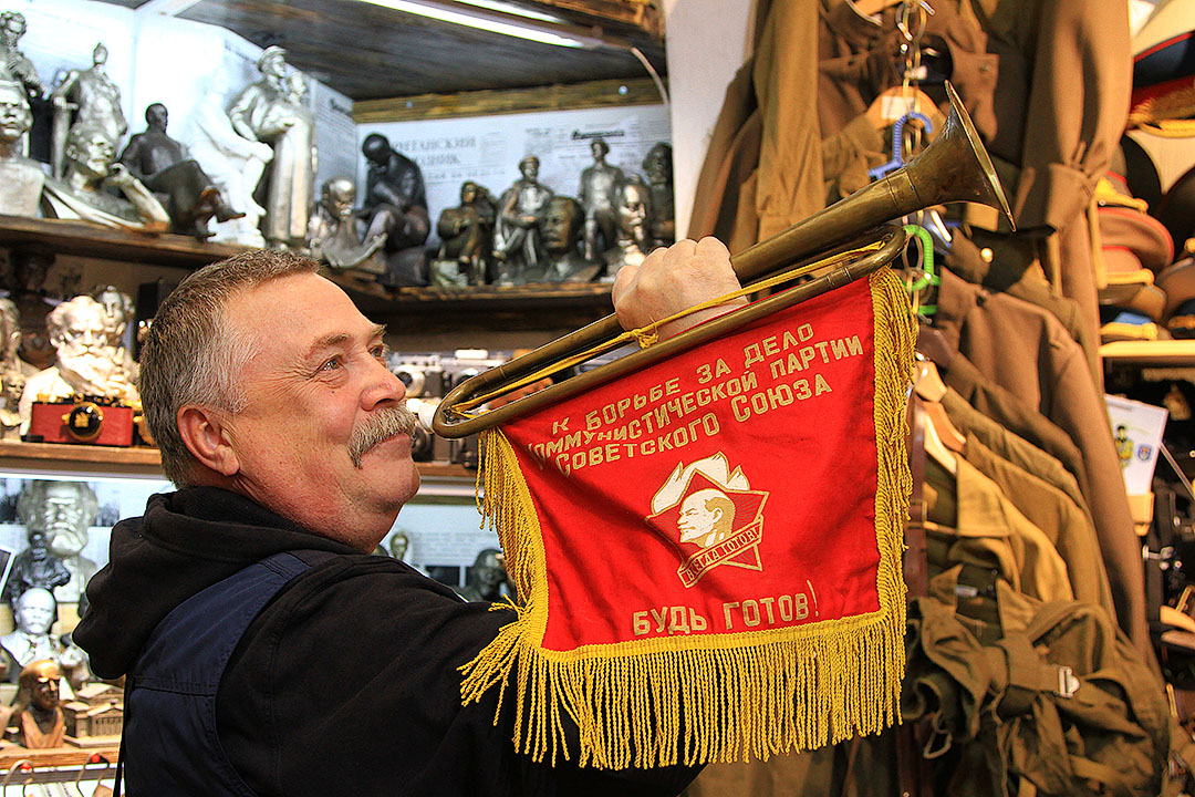 С Первым мая!