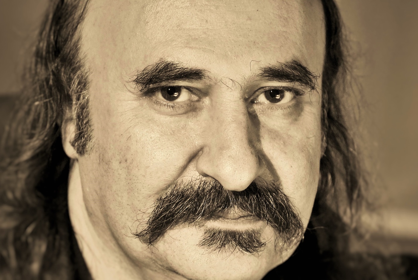 "А годы быстро так спешат и догорают свечи..."