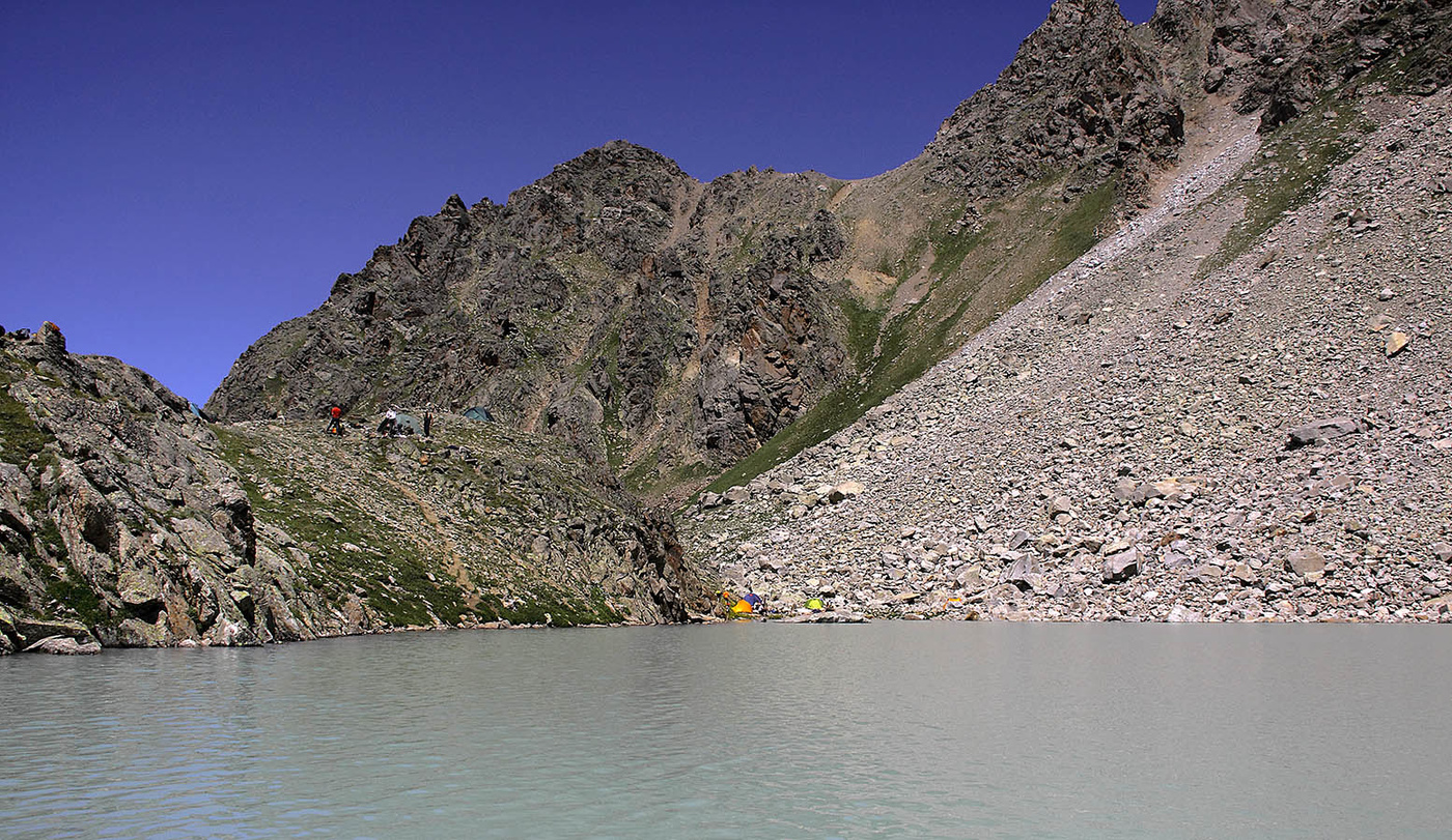 Озеро у массива Доломиты