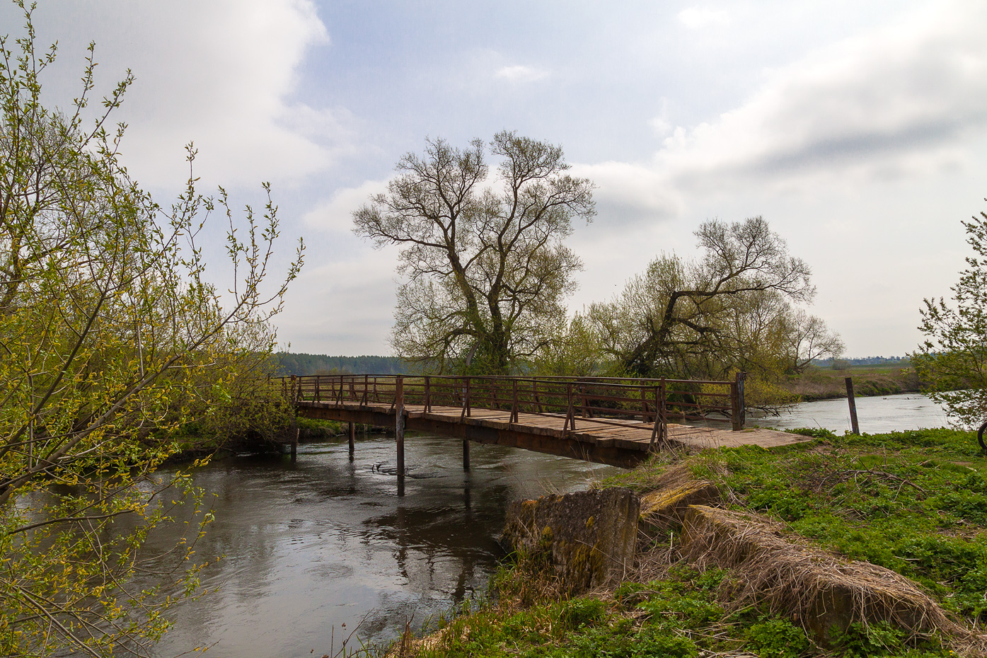 Пейзаж с мостиком