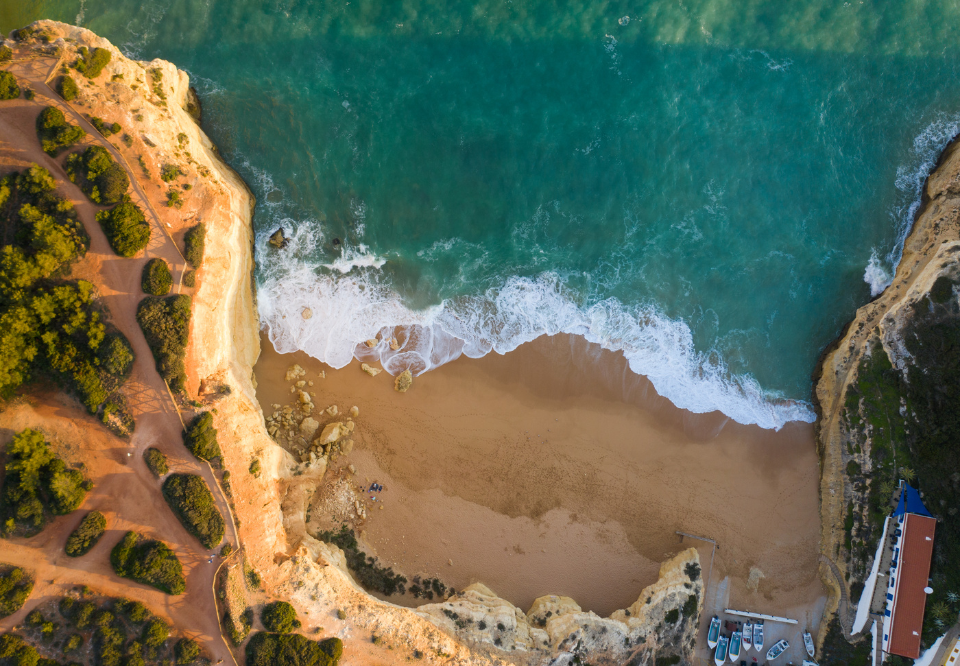 Пустынный пляж