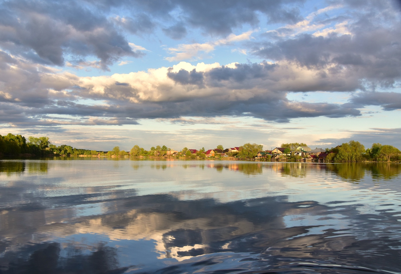 Полоскала Весна облака в синеве...