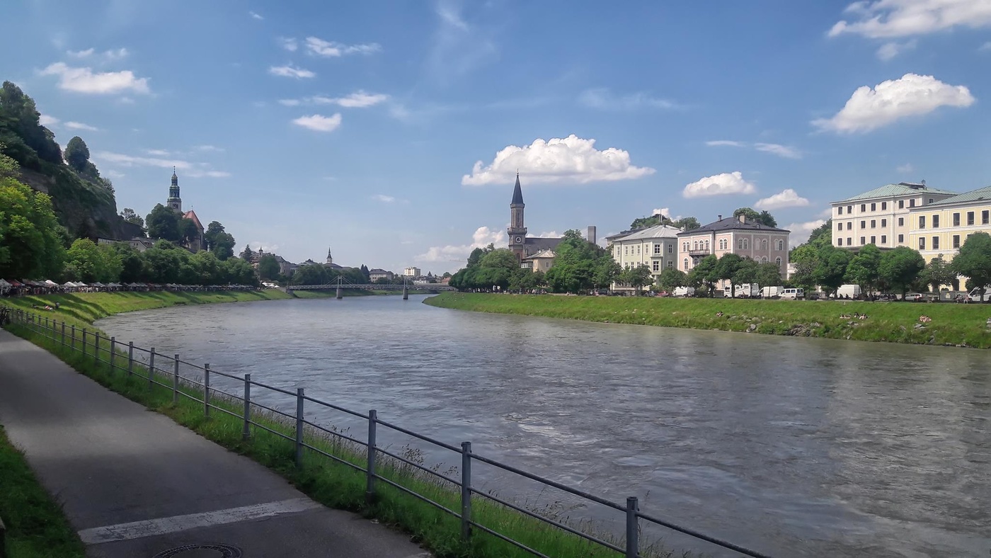 Прогулка по набережной Зальцбурга