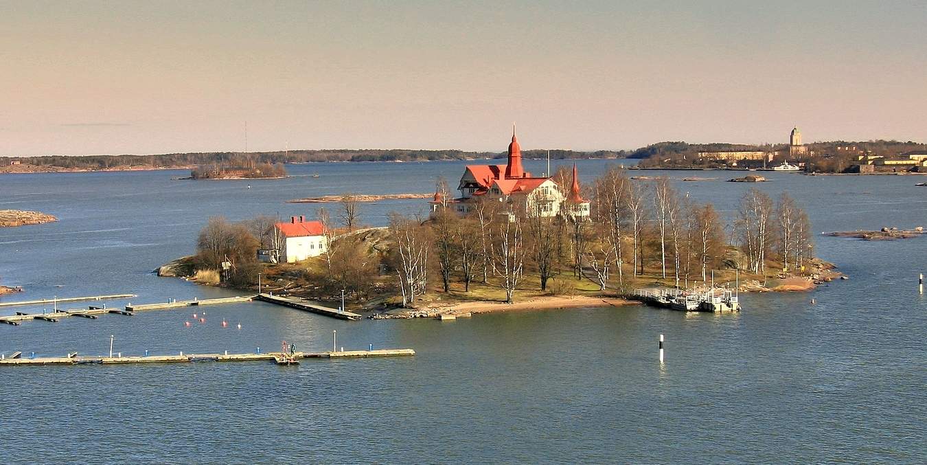 Фарватер при входе в морской порт Хельсинки