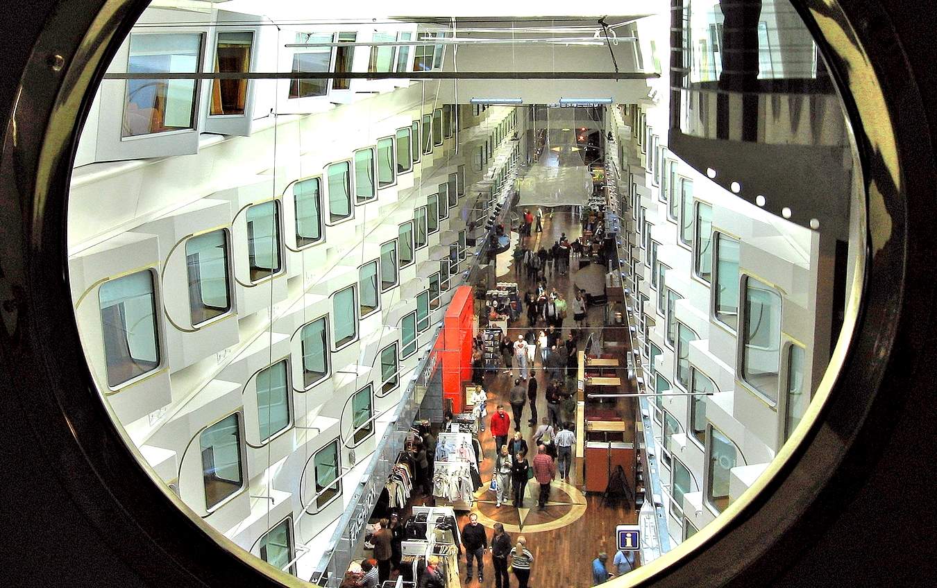 Вид на 7-ю палубу -променад