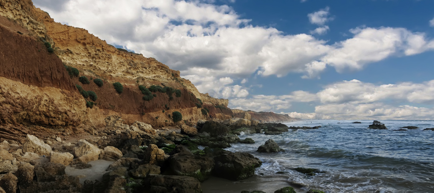 Скалистый берег