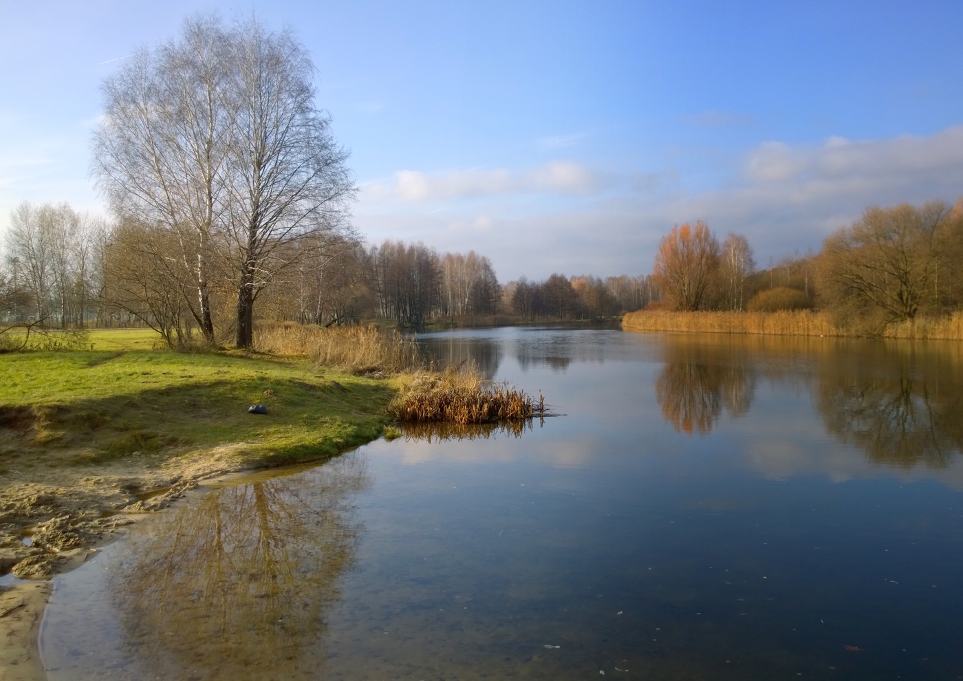 Река в большом городе