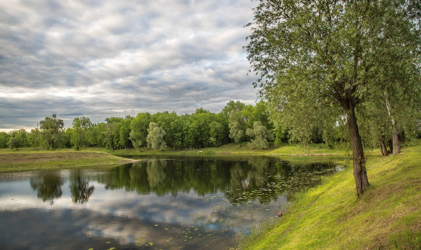 Тихий вечер у озера.