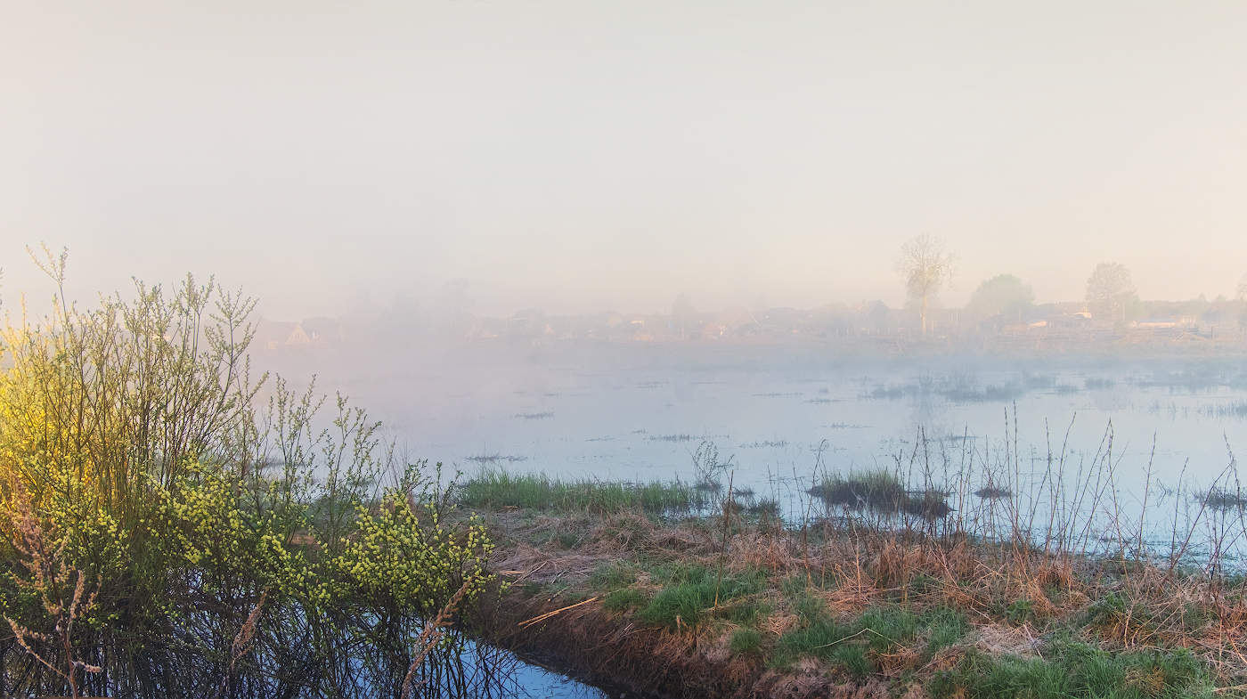 Разлив у деревни