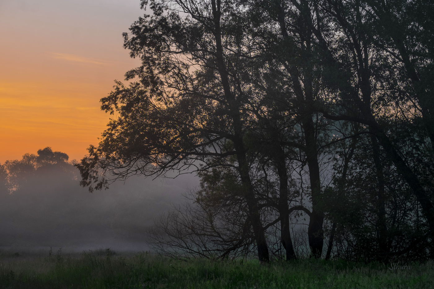 На рассвете.