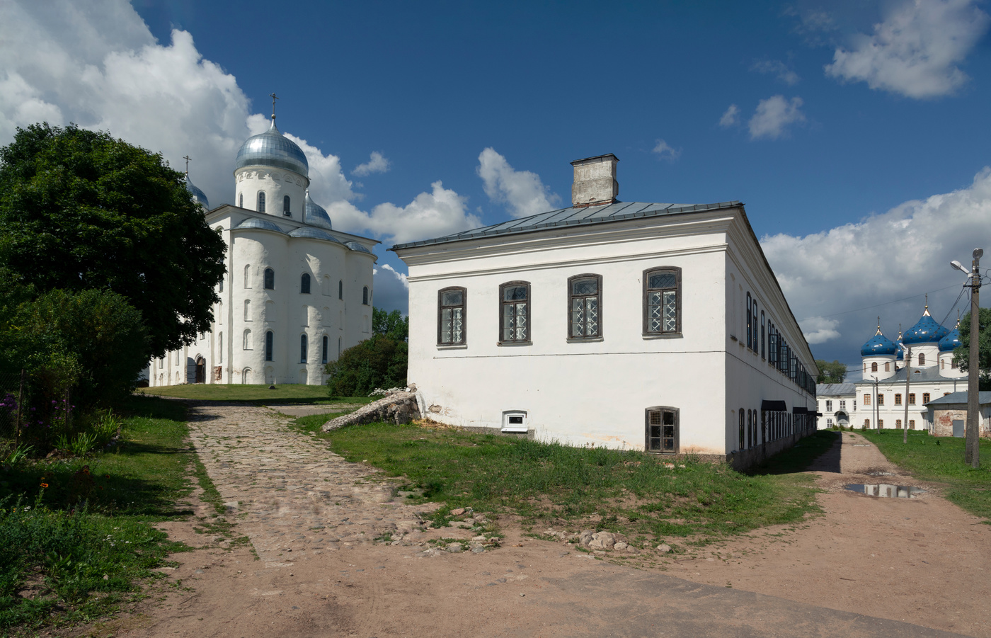 летний день в Юрьевом монастыре
