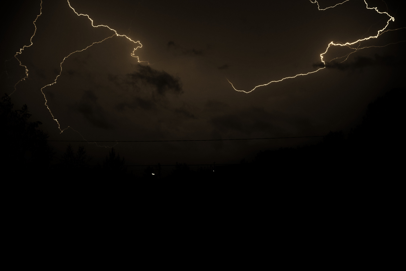 "Ударит гром под стрелы ярких молний ..."