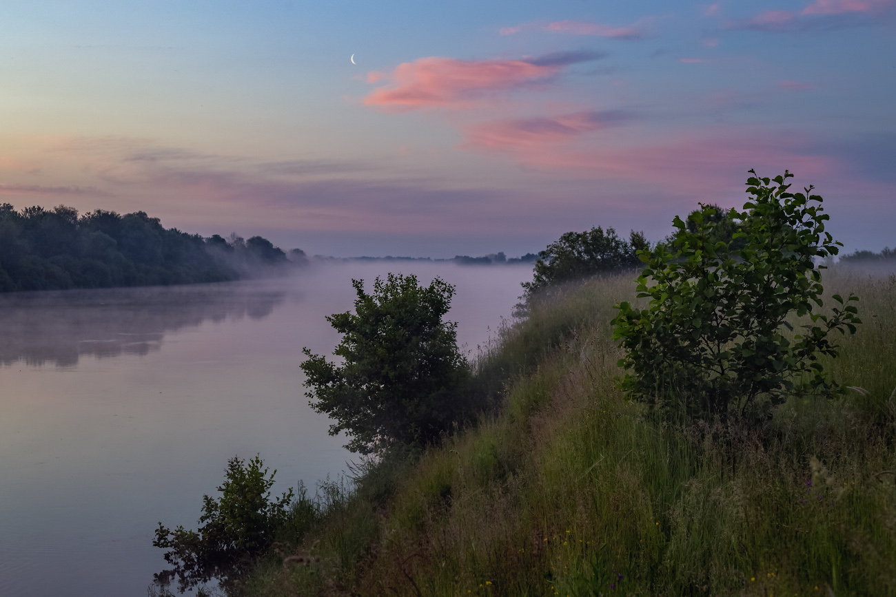 Месяц над утренней Клязьмой