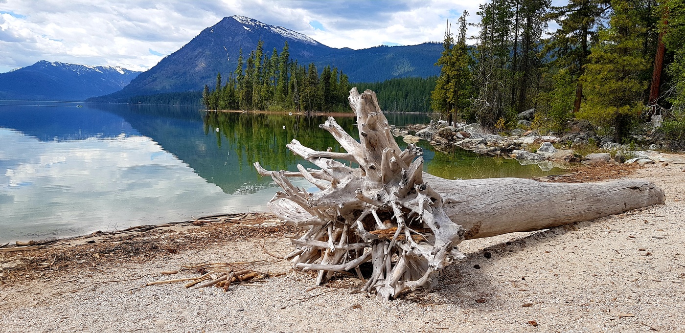 Озеро в горах