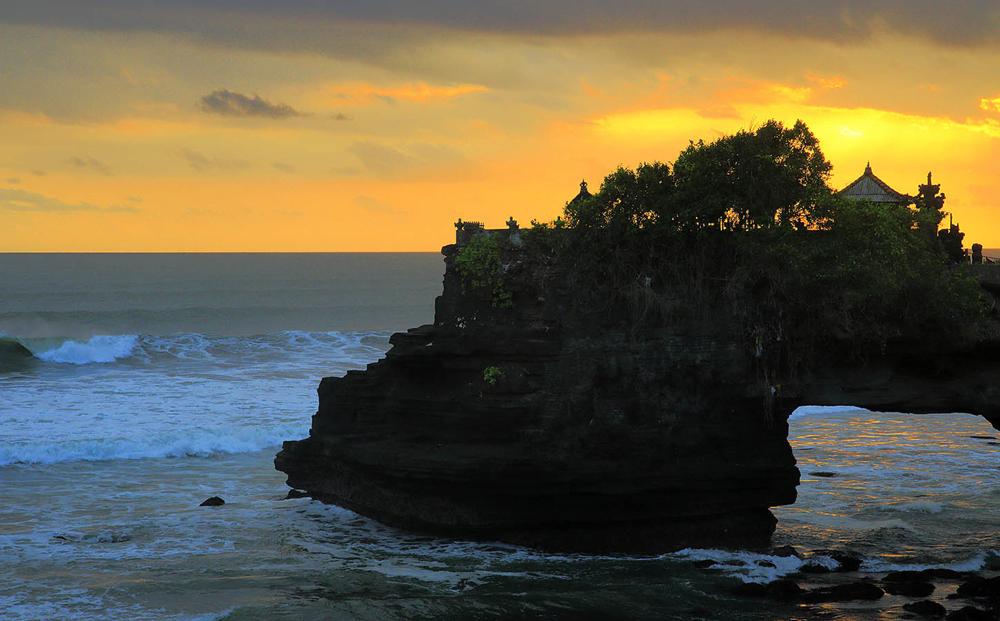 Закат у Храма Танах Лот