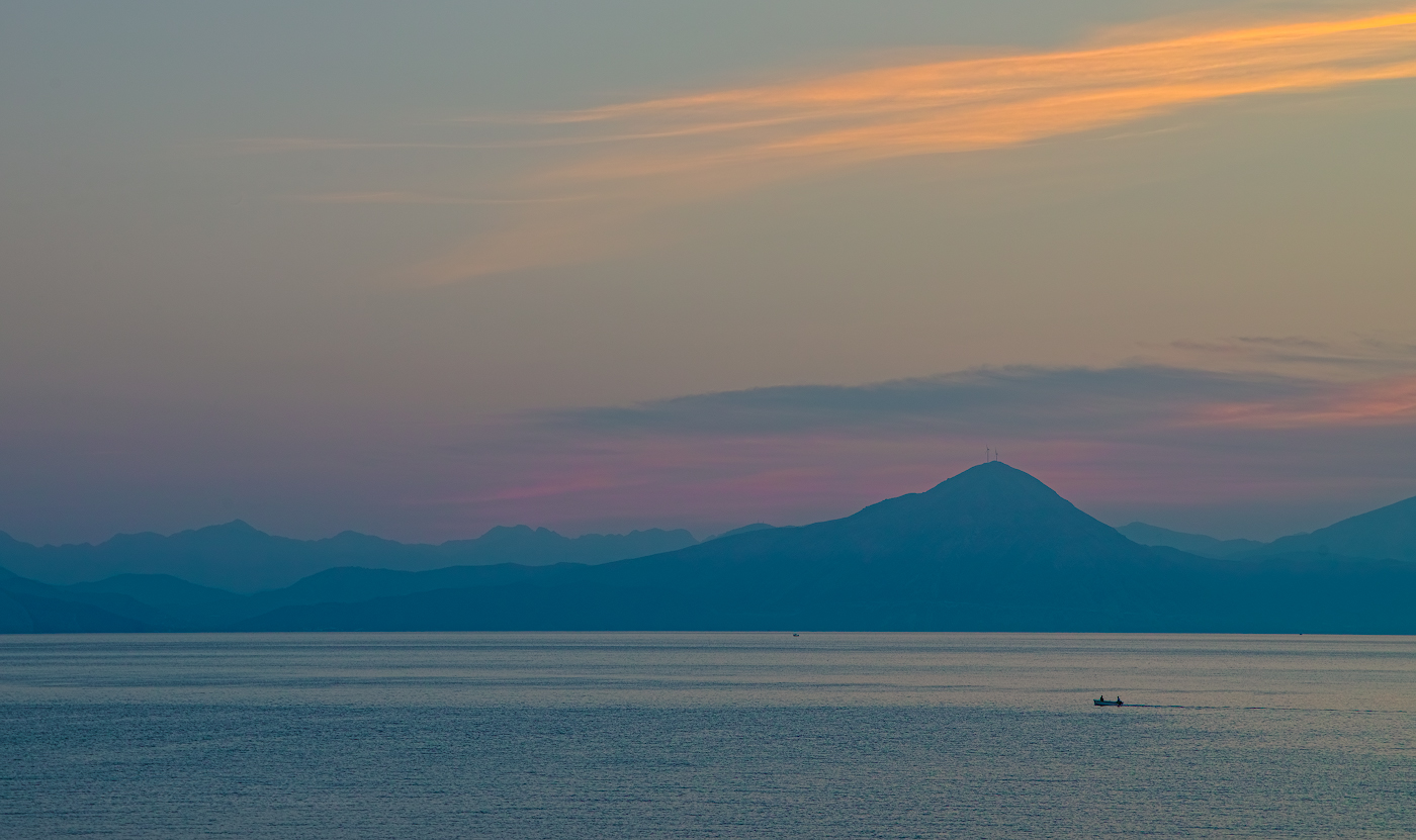 На рассвете,на рыбалку