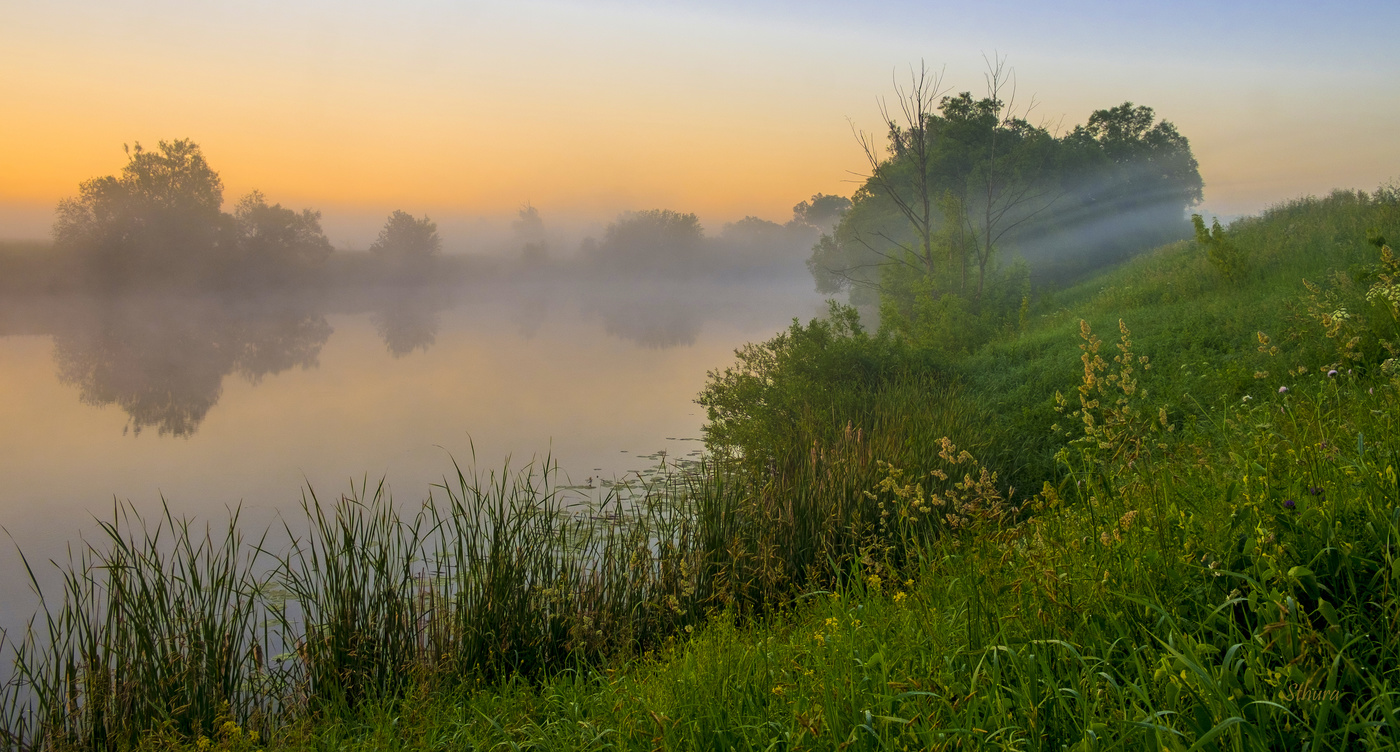 На рассвете.